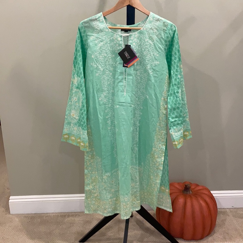 Thredz Sz L Light Green w/ Pretty Floral Print